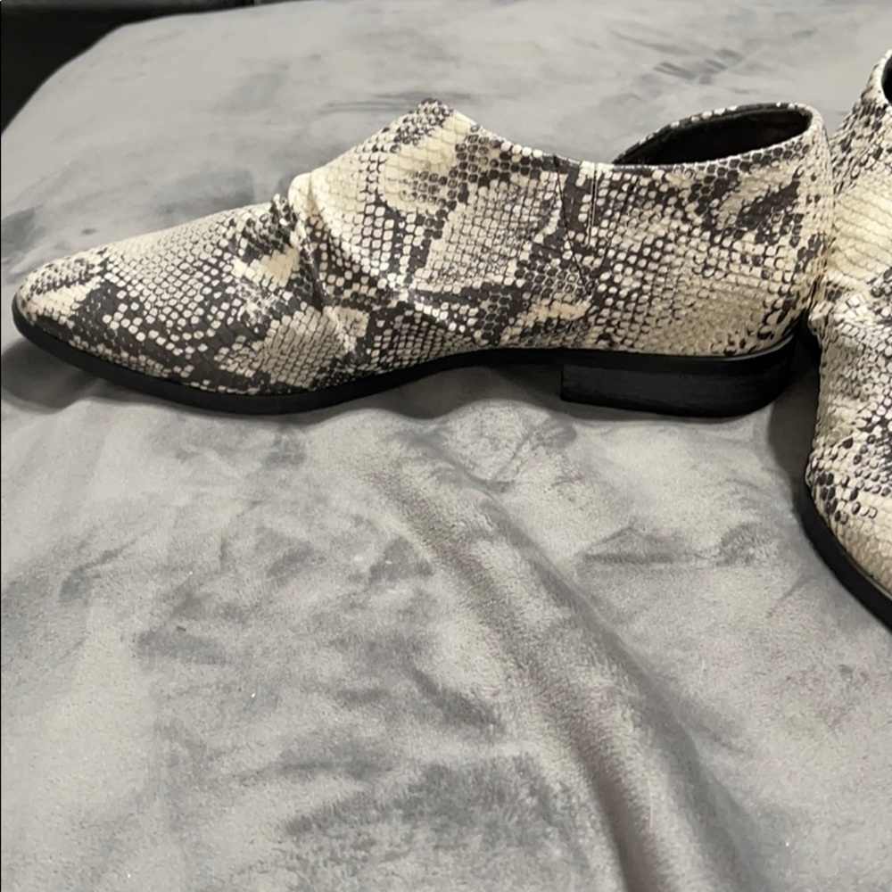 Shoes - Picture 4 of 4